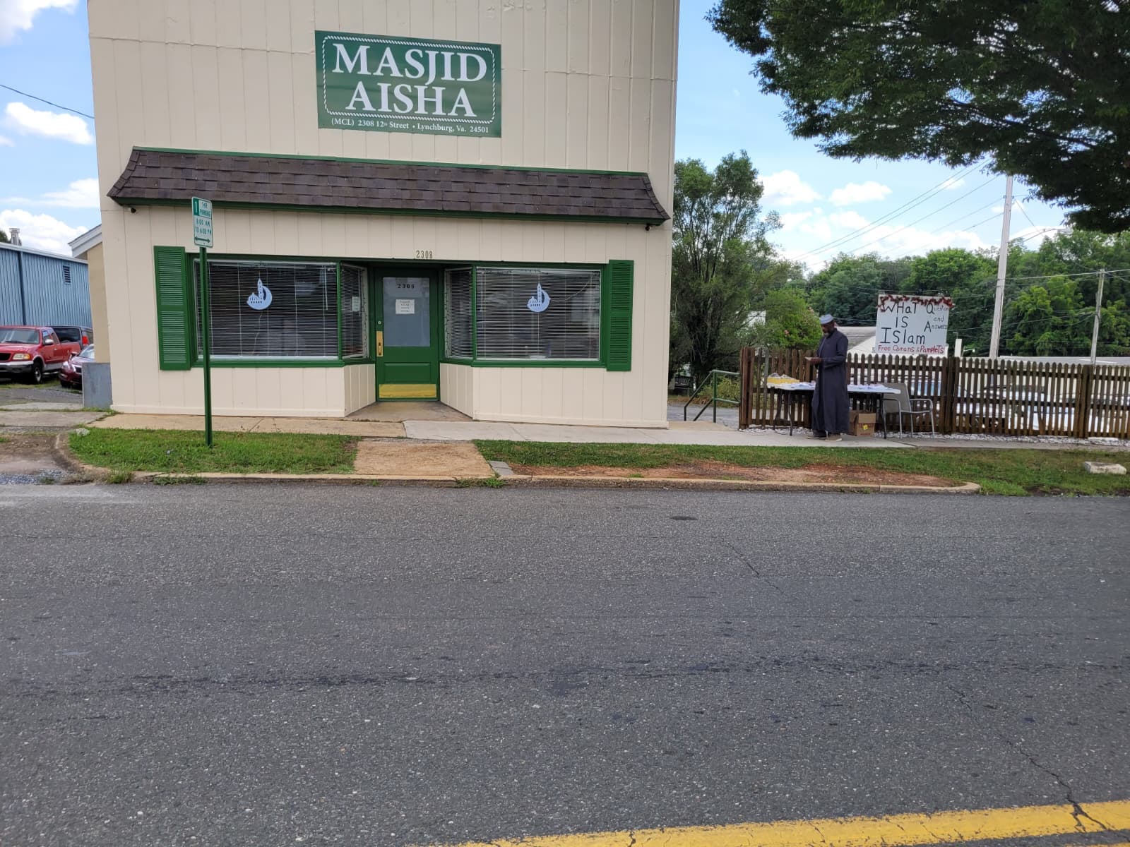 Masjid Aisha exterior